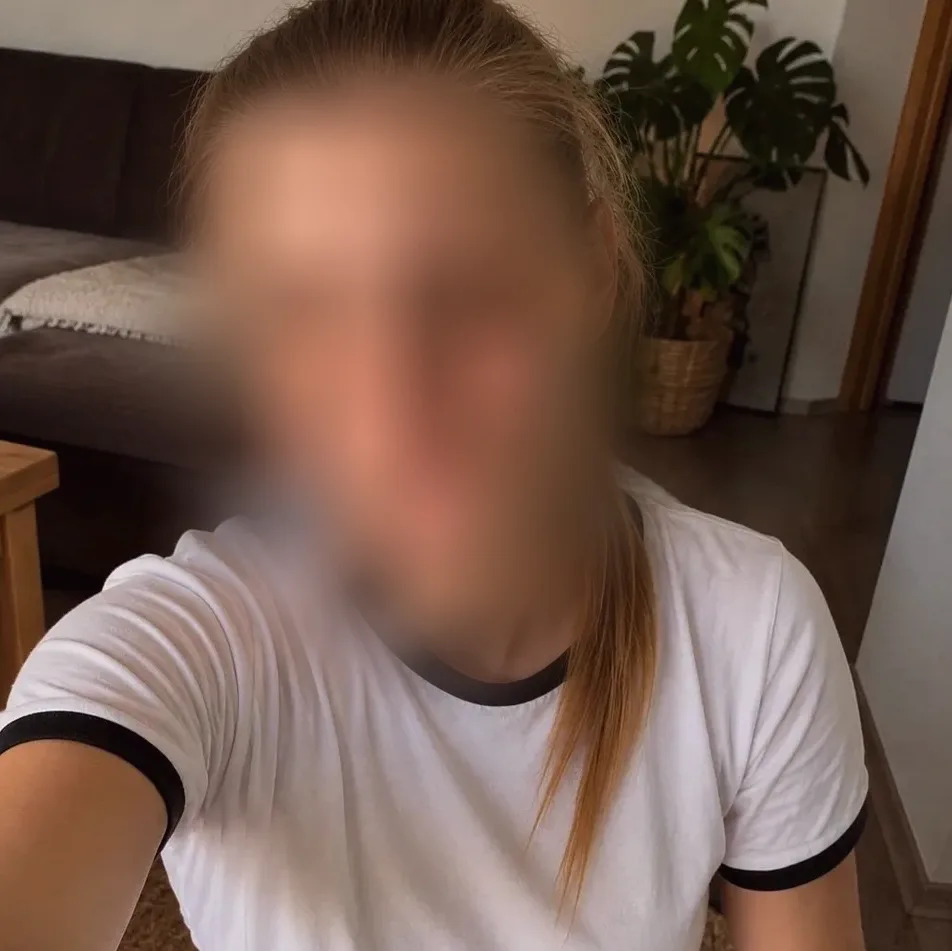 Manon, 21