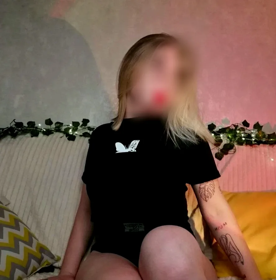 Nikki, 22